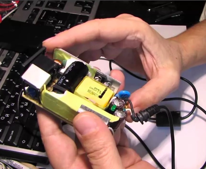 Ремонт блоков питания ноутбуков в Академическом районе Москвы