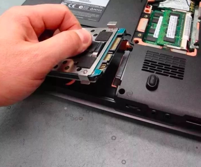 Замена жесткого диска на ноутбуке в Академическом районе Москвы