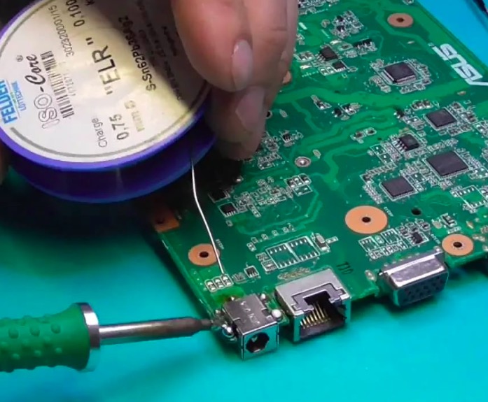 Замена шлейфа матрицы на ноутбуке в Академическом районе Москвы