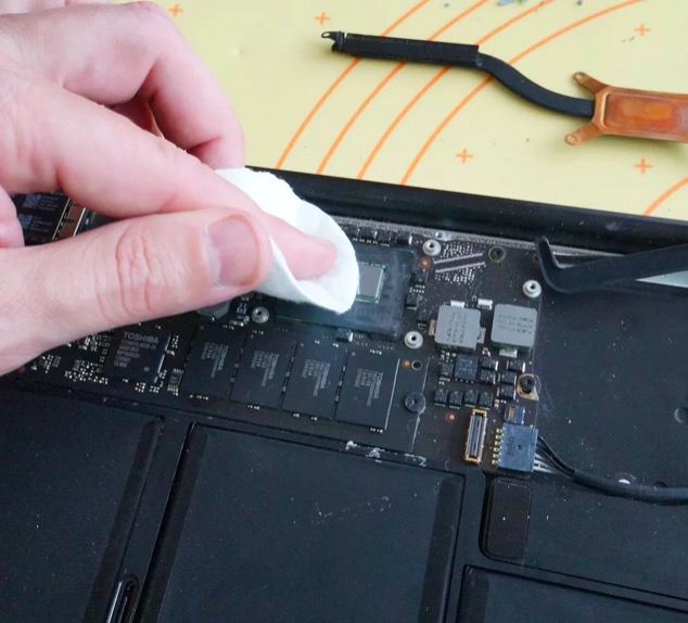 Чистка макбук от пыли в Академическом районе Москвы Чистка макбук от пыли